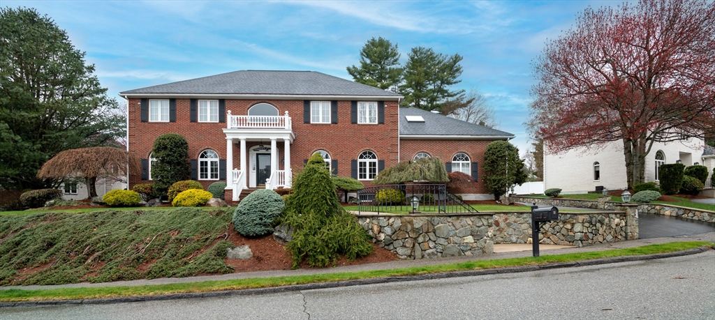12 Ledgewood Rd, Saugus, Massachusetts, 4 Bedrooms Bedrooms, 11 Rooms Rooms,3.5 BathroomsBathrooms,Residential,For Sale,Ledgewood Rd,73385572