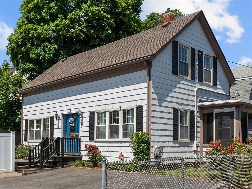 79 Lewis St, Lynn, Massachusetts, 3 Bedrooms Bedrooms, 6 Rooms Rooms,2 BathroomsBathrooms,Residential,For Sale,Lewis St,73385497