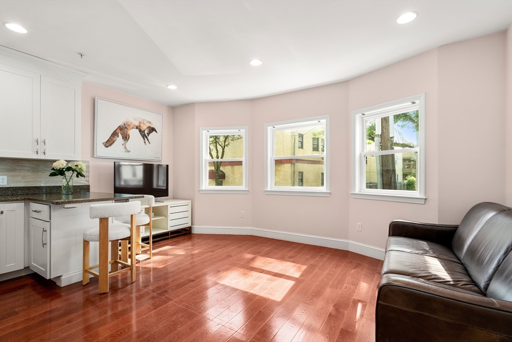 106 Walnut Street, Somerville, Massachusetts, 3 Bedrooms Bedrooms, 4 Rooms Rooms,2 BathroomsBathrooms,Residential,For Sale,Walnut Street,73385548