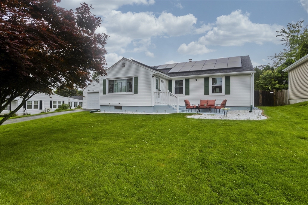 83 Chalmers St, Springfield, Massachusetts, 3 Bedrooms Bedrooms, 6 Rooms Rooms,2 BathroomsBathrooms,Residential,For Sale,Chalmers St,73385508