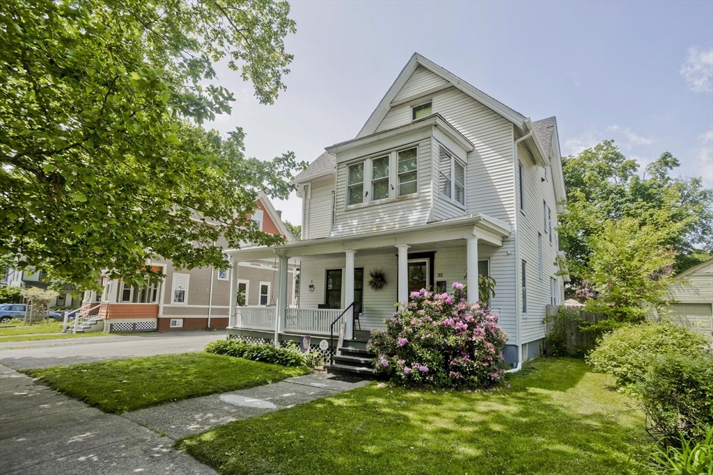 32 Greenleaf St, Springfield, Massachusetts, 3 Bedrooms Bedrooms, 6 Rooms Rooms,1.5 BathroomsBathrooms,Residential,For Sale,Greenleaf St,73385734