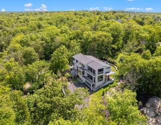 135 Beach St, Cohasset, Massachusetts, 5 Bedrooms Bedrooms, 10 Rooms Rooms,4.5 BathroomsBathrooms,Residential,For Sale,Beach St,73385752