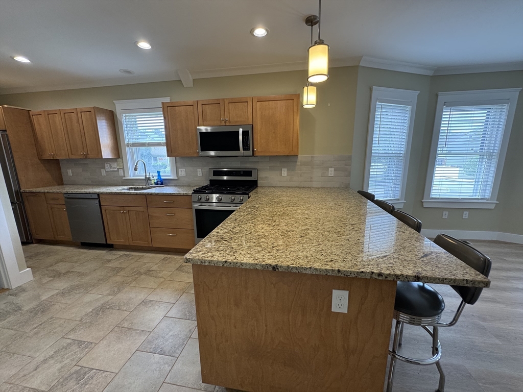 338 Pleasant St, Winthrop, Massachusetts, 3 Bedrooms Bedrooms, 6 Rooms Rooms,2 BathroomsBathrooms,Residential Lease,For Rent,Pleasant St,73385886