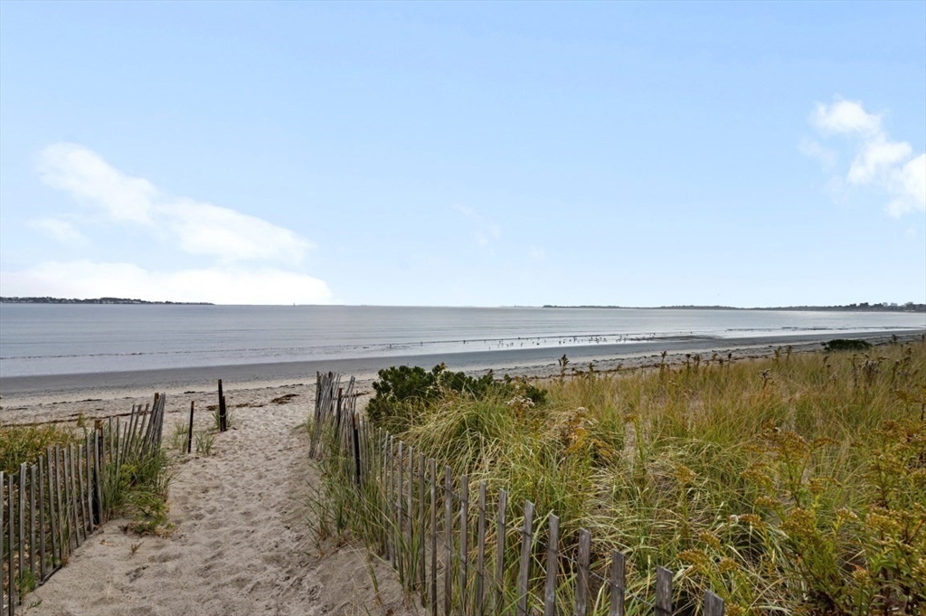 129 Lynnway, Revere, Massachusetts, 2 Bedrooms Bedrooms, 5 Rooms Rooms,1 BathroomBathrooms,Residential Lease,For Rent,Lynnway,73385932