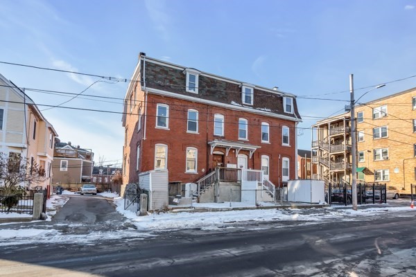 40 Summer St, Lawrence, Massachusetts, 3 Bedrooms Bedrooms, 6 Rooms Rooms,1 BathroomBathrooms,Residential Lease,For Rent,Summer St,73385936