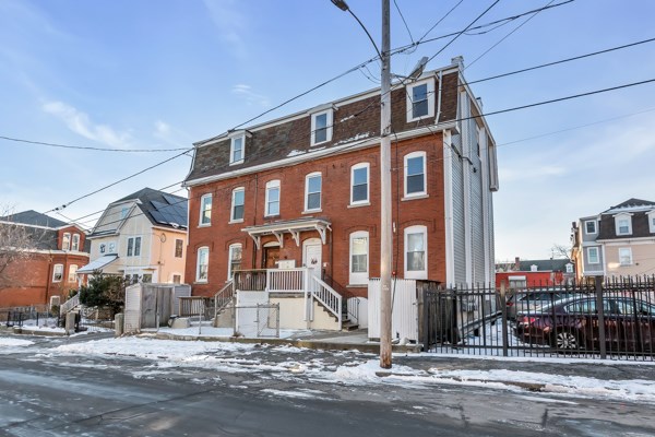 40 Summer St, Lawrence, Massachusetts, 3 Bedrooms Bedrooms, 5 Rooms Rooms,1 BathroomBathrooms,Residential Lease,For Rent,Summer St,73385944