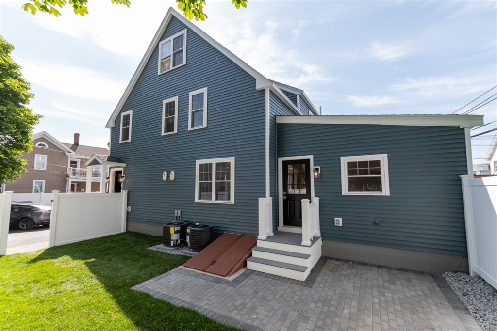 14 Cuba Street, Watertown, Massachusetts, 4 Bedrooms Bedrooms, 7 Rooms Rooms,3 BathroomsBathrooms,Residential,For Sale,Cuba Street,73385901