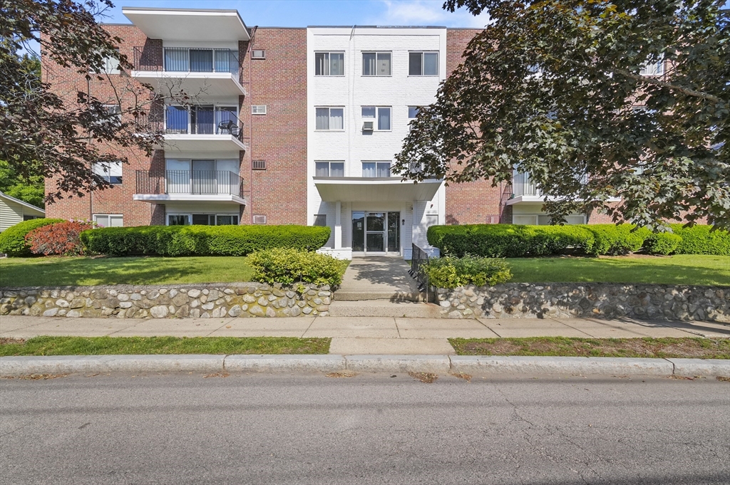 260 Tremont Street, Melrose, Massachusetts, 2 Bedrooms Bedrooms, 4 Rooms Rooms,1 BathroomBathrooms,Residential,For Sale,Tremont Street,73385935