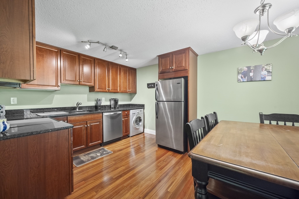 1410 Skyline Dr, Lowell, Massachusetts, 2 Bedrooms Bedrooms, 4 Rooms Rooms,1 BathroomBathrooms,Residential,For Sale,Skyline Dr,73385808
