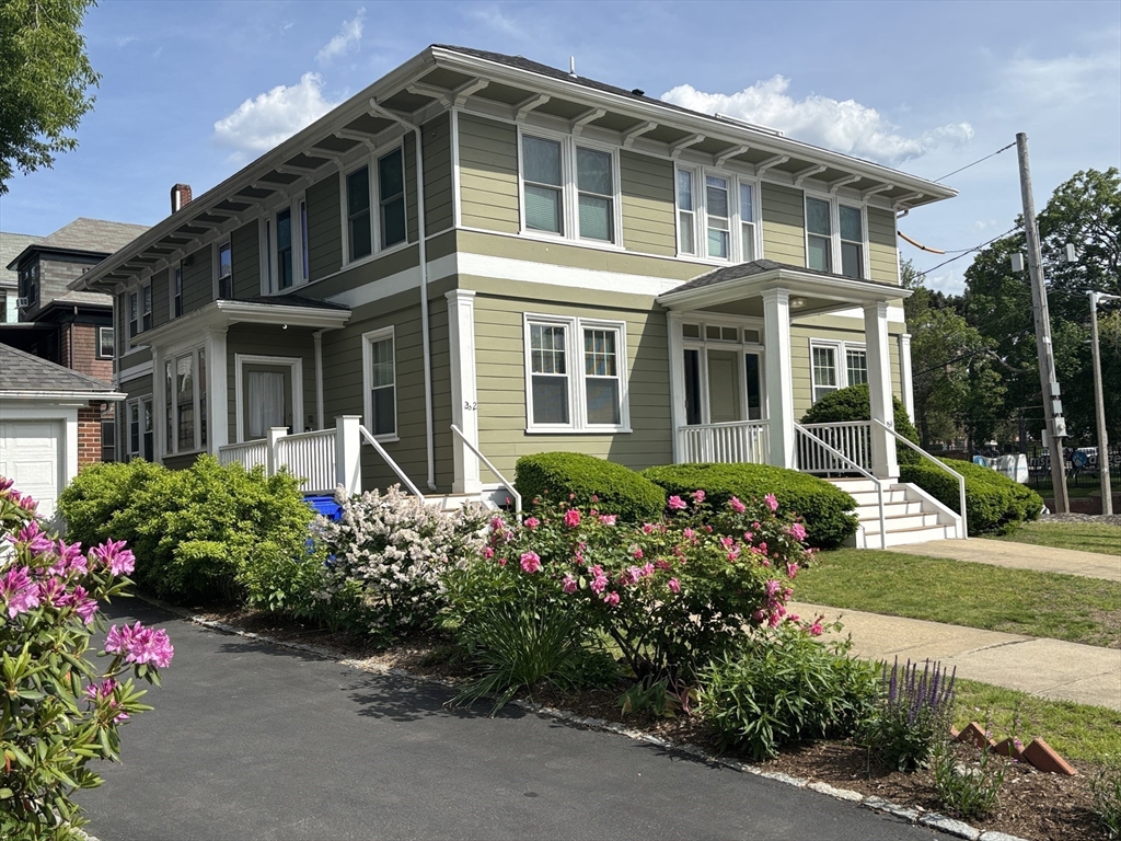 264 South Huntington Ave, Boston, Massachusetts, 3 Bedrooms Bedrooms, 8 Rooms Rooms,2 BathroomsBathrooms,Residential,For Sale,South Huntington Ave,73385618