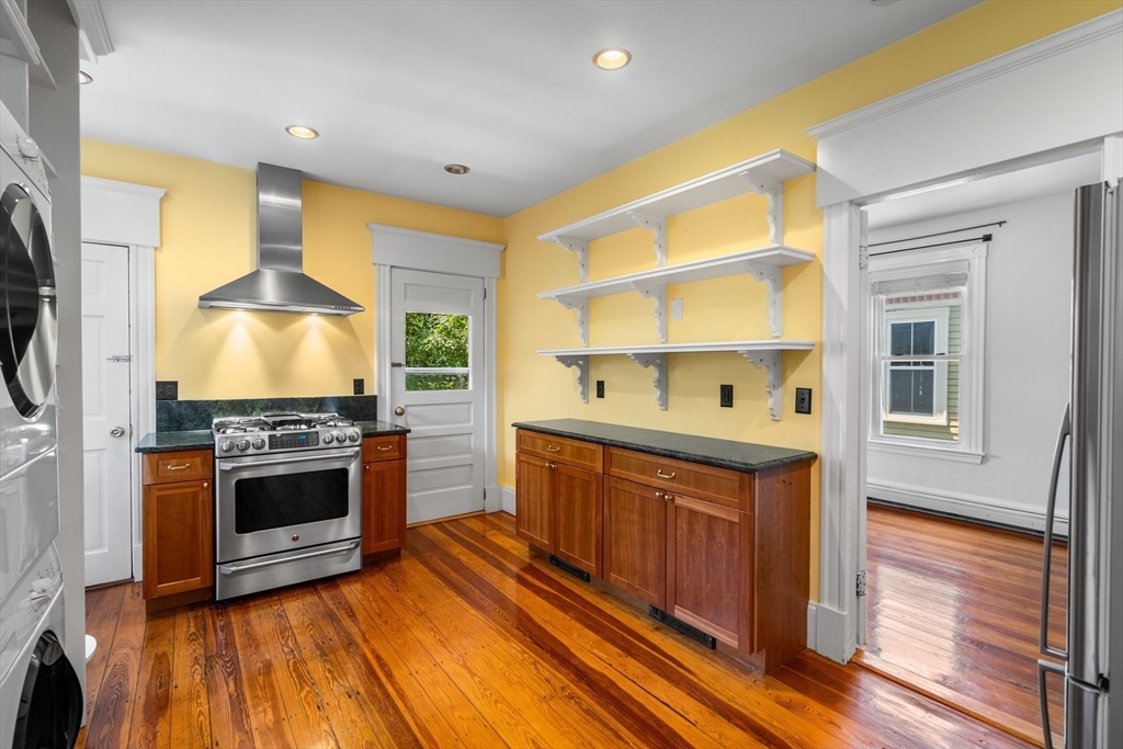 25 Boynton St, Boston, Massachusetts, 2 Bedrooms Bedrooms, 5 Rooms Rooms,1 BathroomBathrooms,Residential,For Sale,Boynton St,73385825
