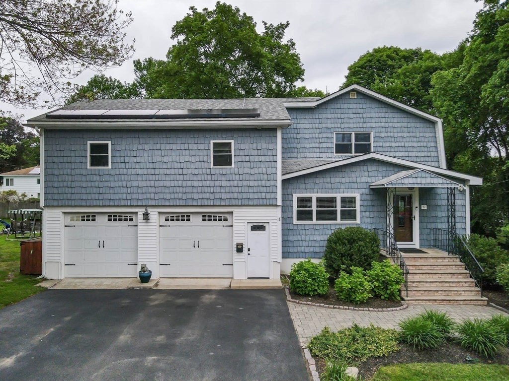 17 Longwood Dr, Methuen, Massachusetts, 4 Bedrooms Bedrooms, 7 Rooms Rooms,3 BathroomsBathrooms,Residential,For Sale,Longwood Dr,73385960
