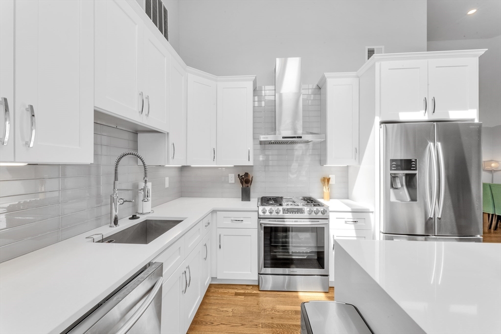72 Rawson Rd, Arlington, Massachusetts, 3 Bedrooms Bedrooms, 6 Rooms Rooms,3 BathroomsBathrooms,Residential,For Sale,Rawson Rd,73386035