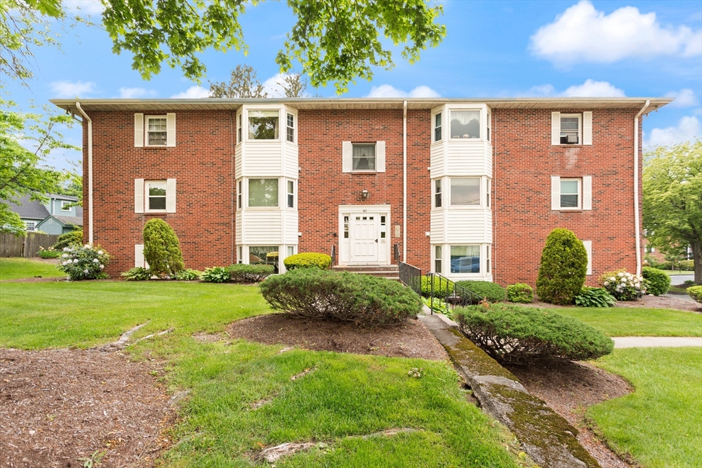 82 Neponset St, Canton, Massachusetts, 2 Bedrooms Bedrooms, 4 Rooms Rooms,2 BathroomsBathrooms,Residential,For Sale,Neponset St,73386040
