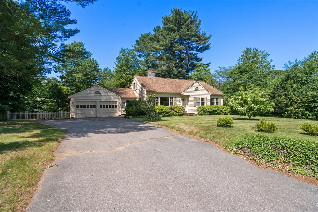 3 Pall Mall, Walpole, Massachusetts, 4 Bedrooms Bedrooms, 7 Rooms Rooms,2 BathroomsBathrooms,Residential,For Sale,Pall Mall,73385997