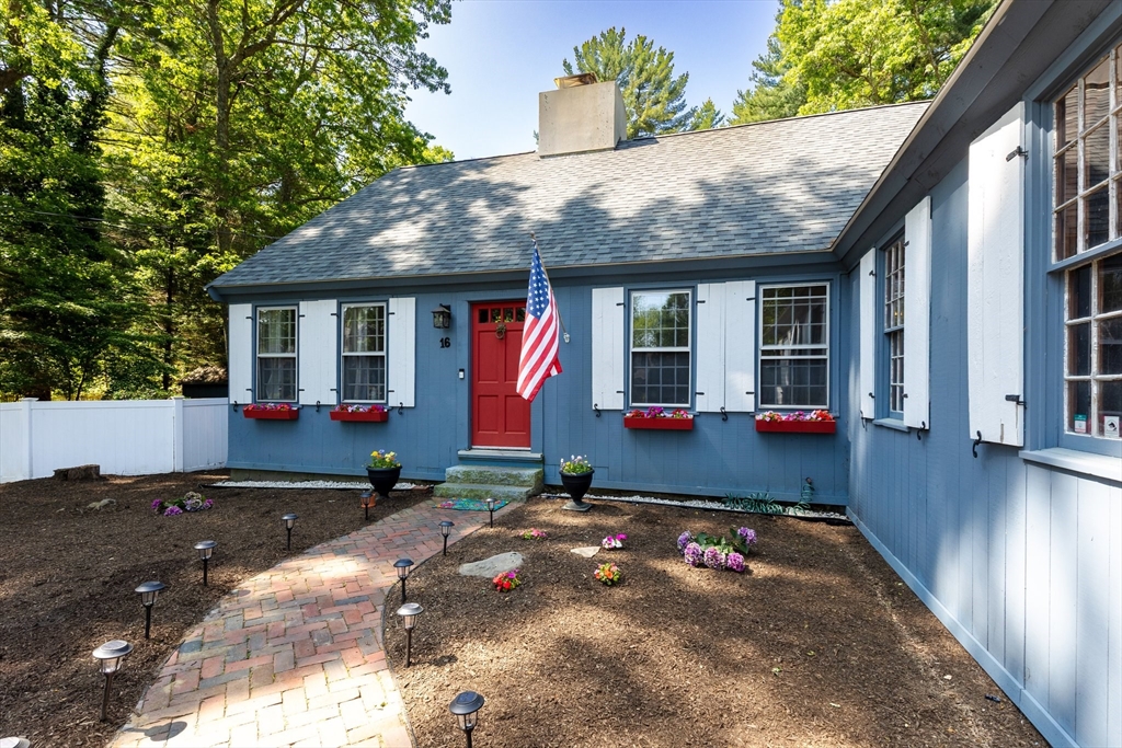 16 Summer St, Easton, Massachusetts, 4 Bedrooms Bedrooms, 10 Rooms Rooms,2.5 BathroomsBathrooms,Residential,For Sale,Summer St,73386054