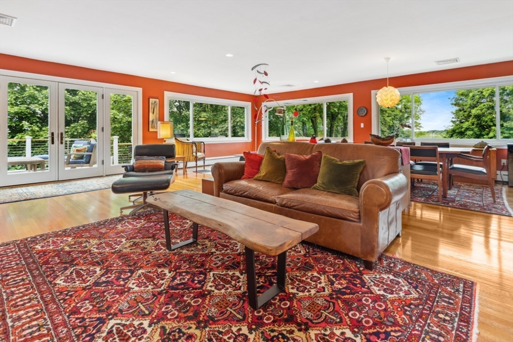 3 Russett Lane, Melrose, Massachusetts, 5 Bedrooms Bedrooms, 10 Rooms Rooms,3.5 BathroomsBathrooms,Residential,For Sale,Russett Lane,73382350