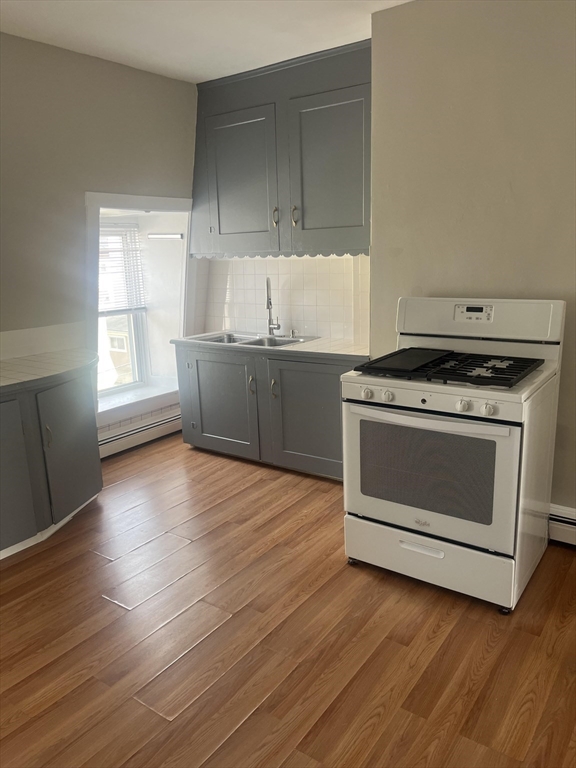 154 Cottage Street, Fall River, Massachusetts, 3 Bedrooms Bedrooms, 7 Rooms Rooms,1 BathroomBathrooms,Residential Lease,For Rent,Cottage Street,73386185