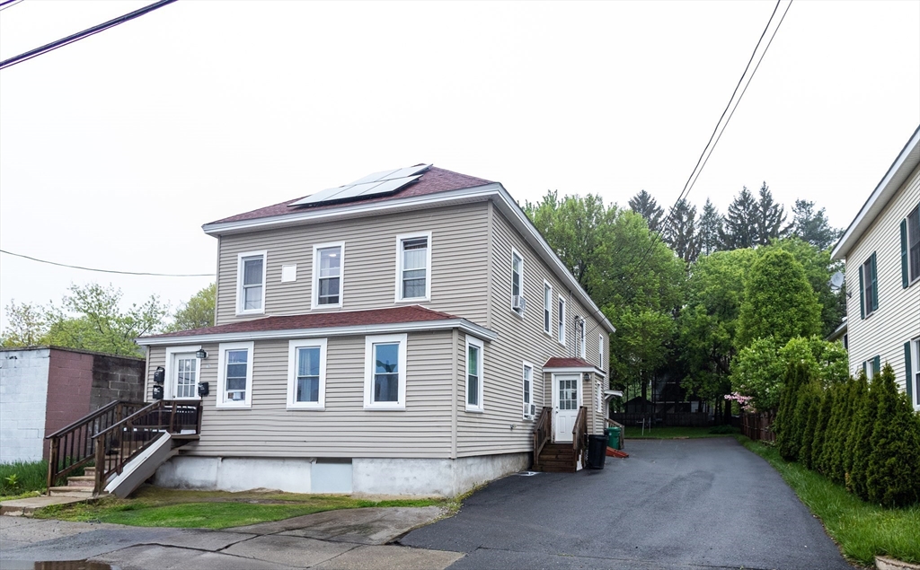 116-118 Lawrence St, Clinton, Massachusetts, 5 Bedrooms Bedrooms, 12 Rooms Rooms,3 BathroomsBathrooms,Residential Income,For Sale,Lawrence St,73386179