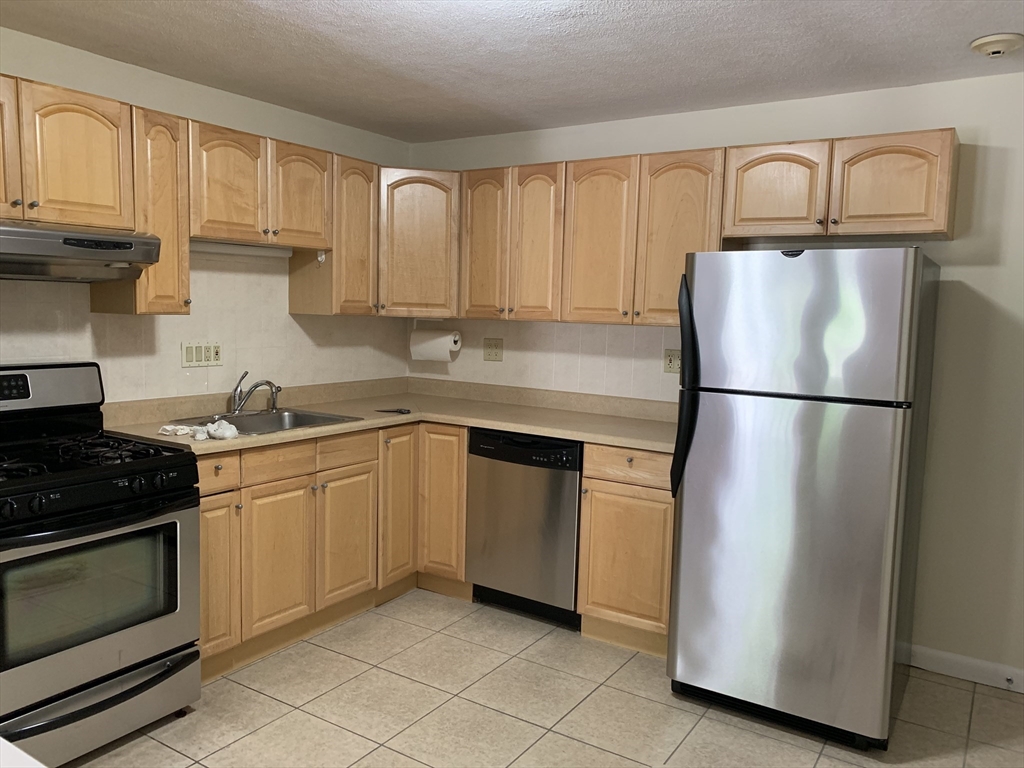 180 Mountain Ave, Malden, Massachusetts, 2 Bedrooms Bedrooms, 4 Rooms Rooms,1 BathroomBathrooms,Residential Lease,For Rent,Mountain Ave,73386193
