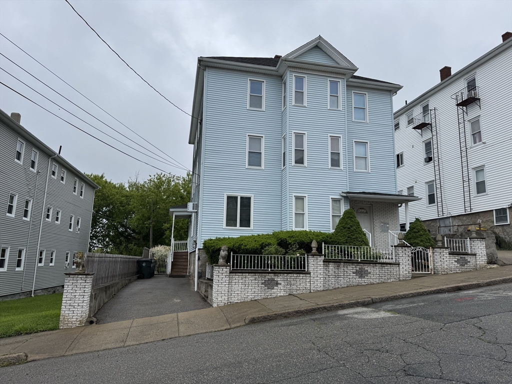 118 Last Street, Fall River, Massachusetts, 8 Bedrooms Bedrooms, 17 Rooms Rooms,3 BathroomsBathrooms,Residential Income,For Sale,Last Street,73386220