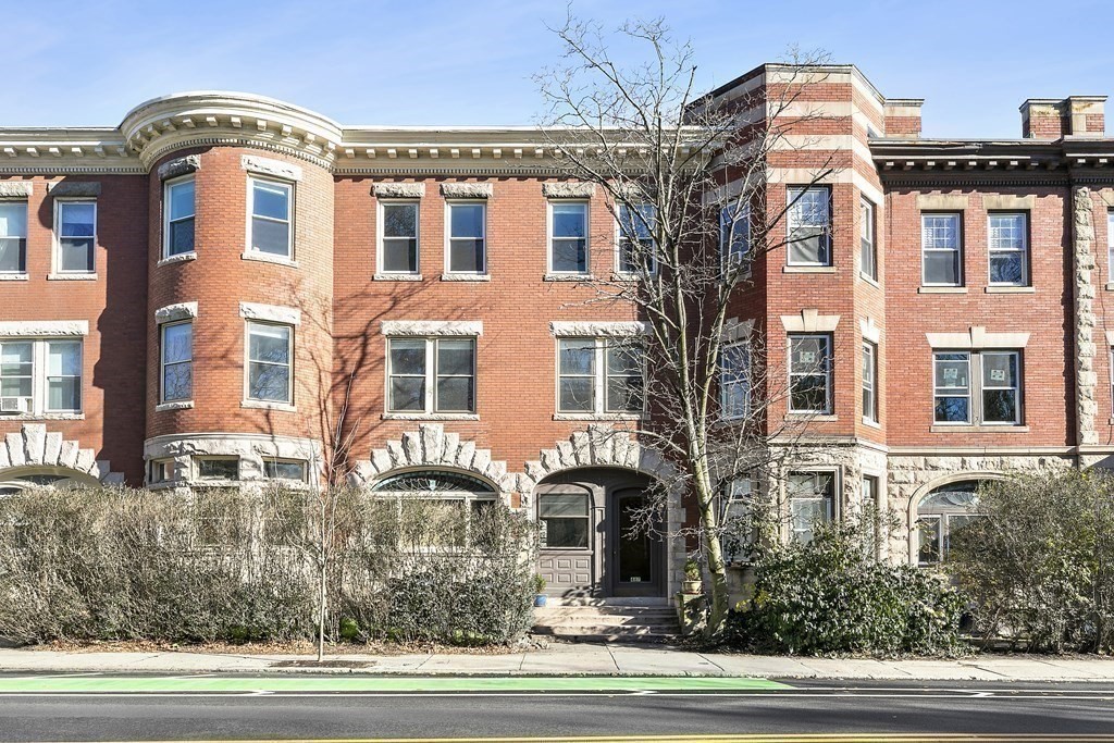 487 Washington St., Brookline, Massachusetts, 3 Bedrooms Bedrooms, 6 Rooms Rooms,1 BathroomBathrooms,Residential Lease,For Rent,Washington St.,73386233