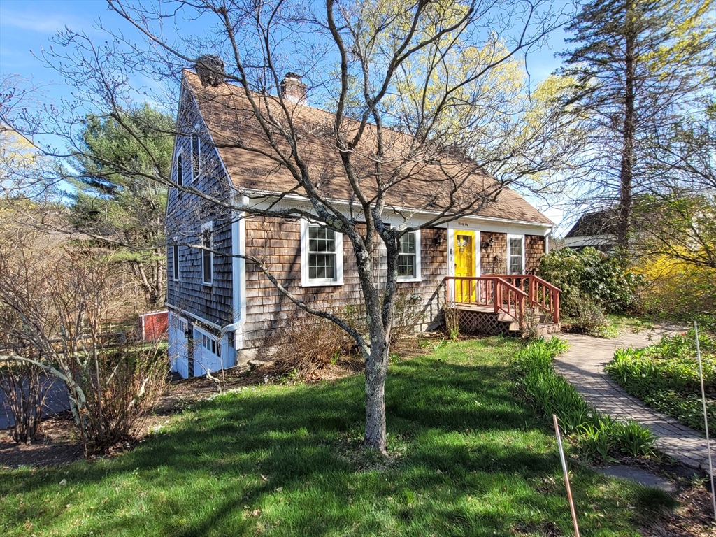 92 Foster Street, Littleton, Massachusetts, 3 Bedrooms Bedrooms, 7 Rooms Rooms,2 BathroomsBathrooms,Residential,For Sale,Foster Street,73386242