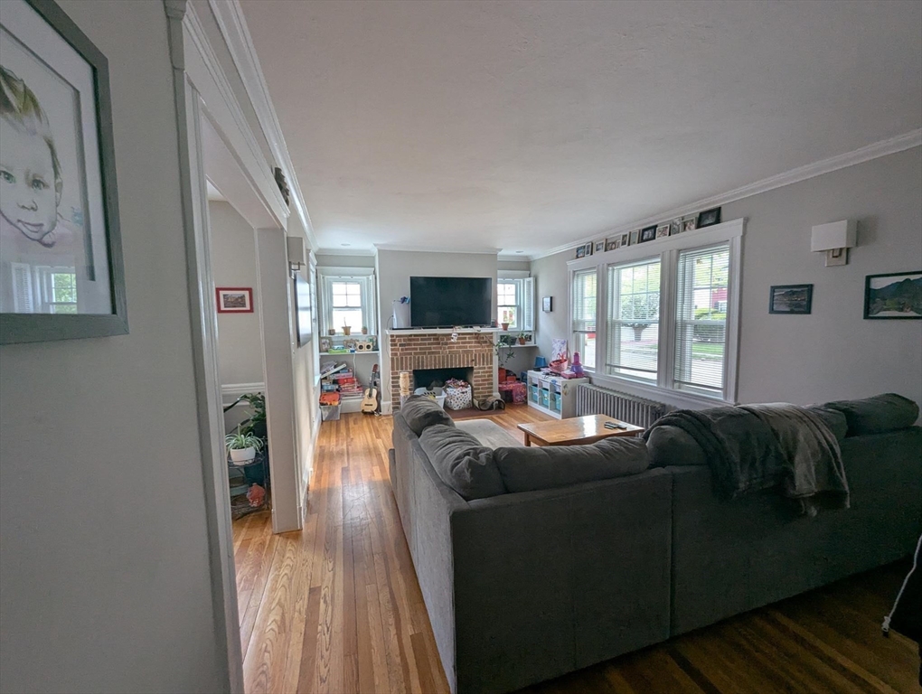 11 Clarendon Rd, Belmont, Massachusetts, 4 Bedrooms Bedrooms, 7 Rooms Rooms,1 BathroomBathrooms,Residential Lease,For Rent,Clarendon Rd,73386251