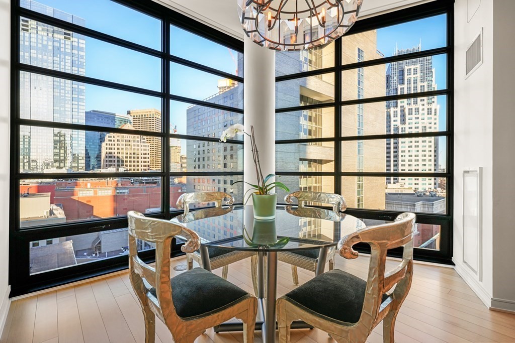 580 Washington St, Boston, Massachusetts, 3 Bedrooms Bedrooms, 6 Rooms Rooms,3 BathroomsBathrooms,Residential Lease,For Rent,Washington St,73386257