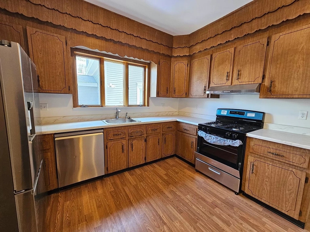 40 Spring Garden Street, Boston, Massachusetts, 3 Bedrooms Bedrooms, 5 Rooms Rooms,1 BathroomBathrooms,Residential Lease,For Rent,Spring Garden Street,73386263