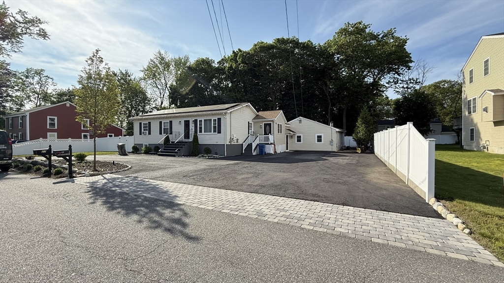 28 Greenwood Ave, Tewksbury, Massachusetts, 5 Bedrooms Bedrooms, 8 Rooms Rooms,2 BathroomsBathrooms,Residential,For Sale,Greenwood Ave,73386261