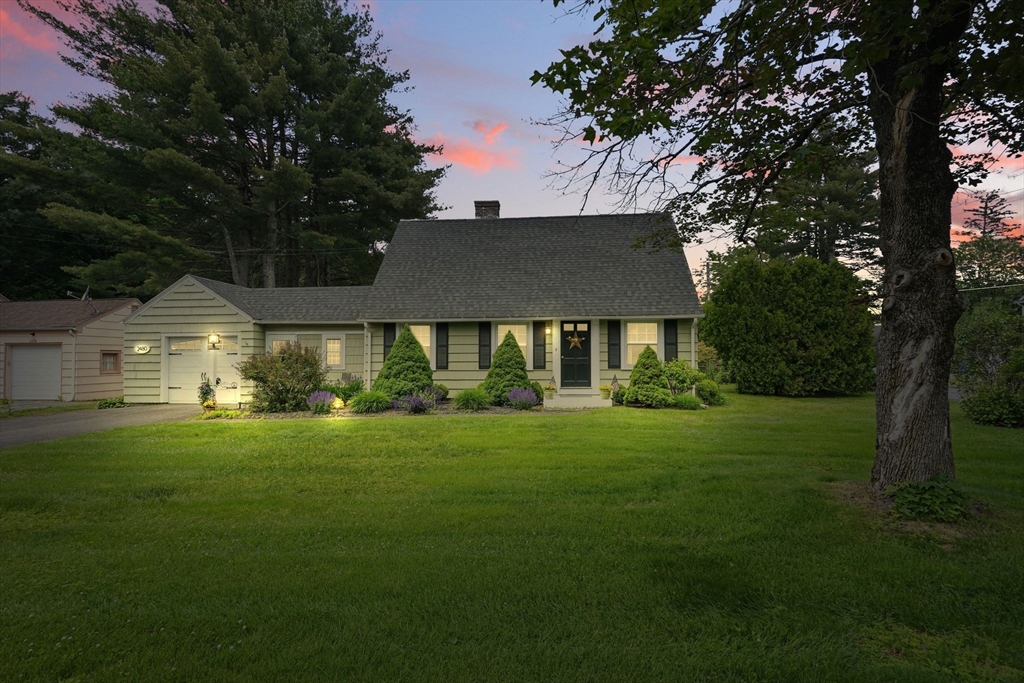 2480 Wilbraham Rd, Springfield, Massachusetts, 3 Bedrooms Bedrooms, 6 Rooms Rooms,2 BathroomsBathrooms,Residential,For Sale,Wilbraham Rd,73386195