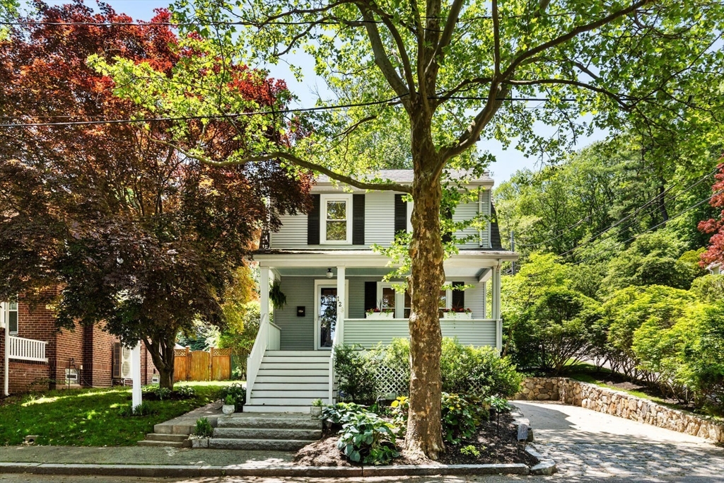 128 Blossom St, Arlington, Massachusetts, 3 Bedrooms Bedrooms, 6 Rooms Rooms,2 BathroomsBathrooms,Residential,For Sale,Blossom St,73386221