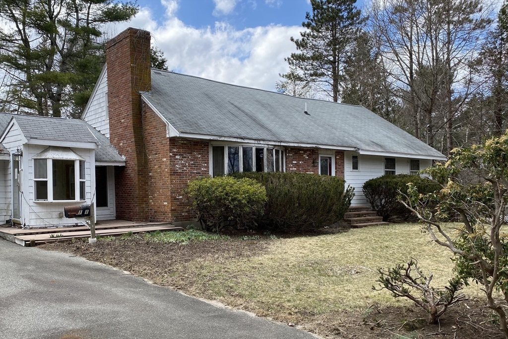 101 Highfields Rd, Abington, Massachusetts, 2 Bedrooms Bedrooms, 6 Rooms Rooms,1.5 BathroomsBathrooms,Residential,For Sale,Highfields Rd,73386253