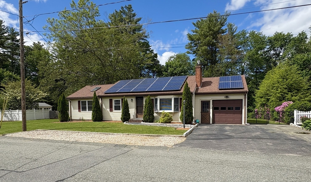34 Pinecrest Rd, West Bridgewater, Massachusetts, 3 Bedrooms Bedrooms, 6 Rooms Rooms,2 BathroomsBathrooms,Residential,For Sale,Pinecrest Rd,73386152