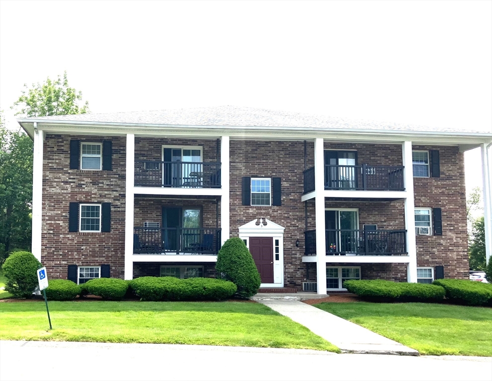 3 Walker Rd, North Andover, Massachusetts, 3 Bedrooms Bedrooms, 5 Rooms Rooms,1 BathroomBathrooms,Residential,For Sale,Walker Rd,73385978