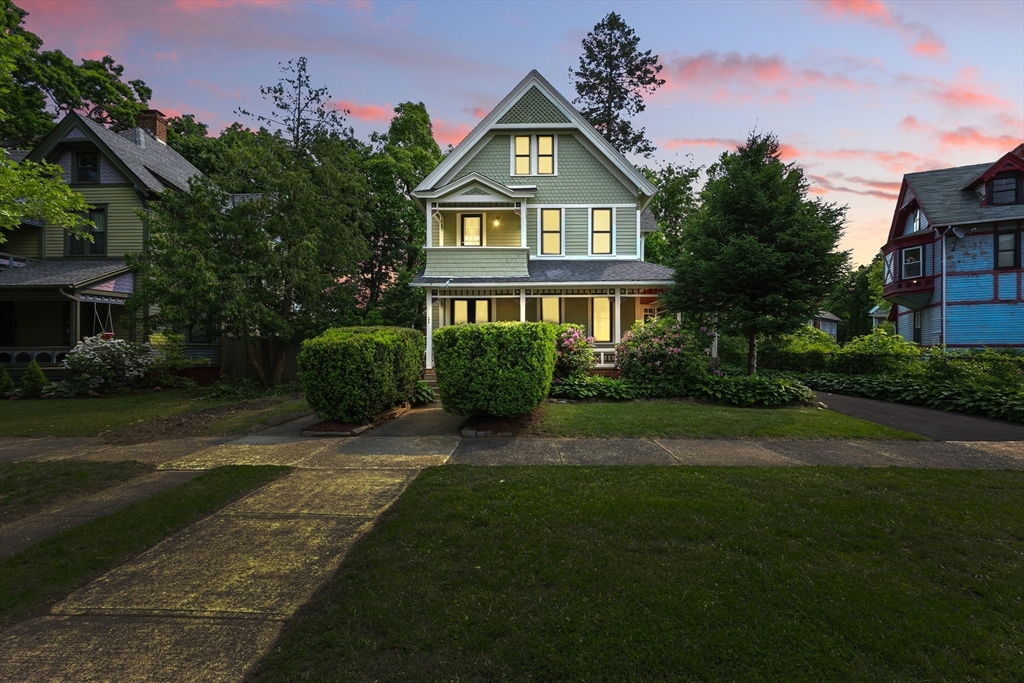 163 Thompson St, Springfield, Massachusetts, 5 Bedrooms Bedrooms, 11 Rooms Rooms,2 BathroomsBathrooms,Residential,For Sale,Thompson St,73386317