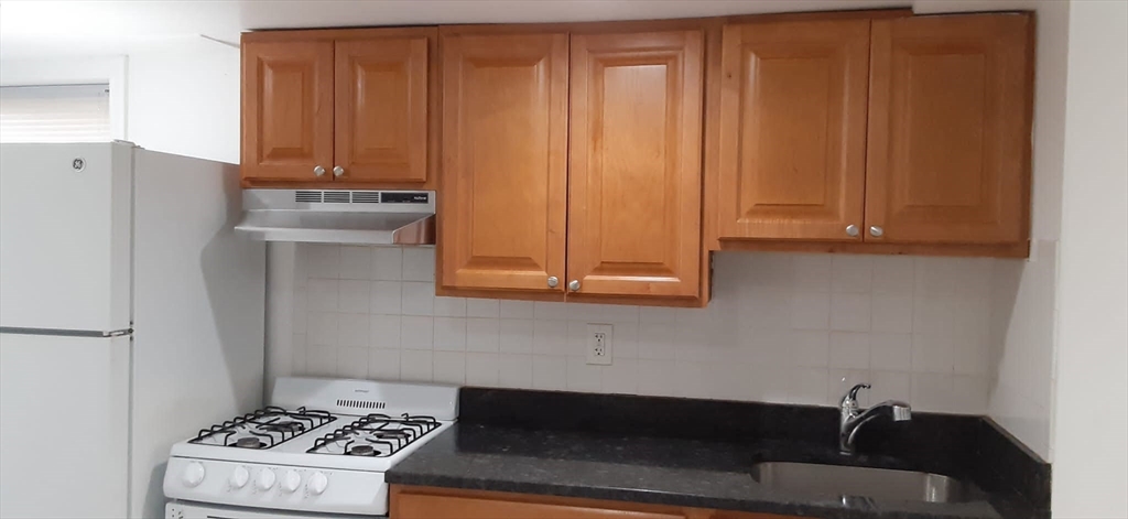 104 Beacon St, Chelsea, Massachusetts, 1 Room Rooms,1 BathroomBathrooms,Residential Lease,For Rent,Beacon St,73386338