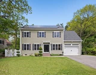 10 Villa Drive, Foxboro, Massachusetts, 3 Bedrooms Bedrooms, 10 Rooms Rooms,3.5 BathroomsBathrooms,Residential,For Sale,Villa Drive,73386340