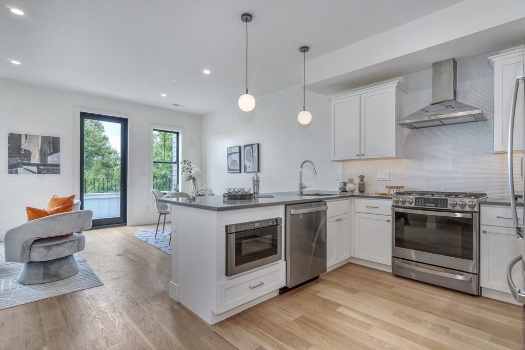 116 Moore St, Boston, Massachusetts, 2 Bedrooms Bedrooms, 4 Rooms Rooms,2.5 BathroomsBathrooms,Residential,For Sale,Moore St,73386377