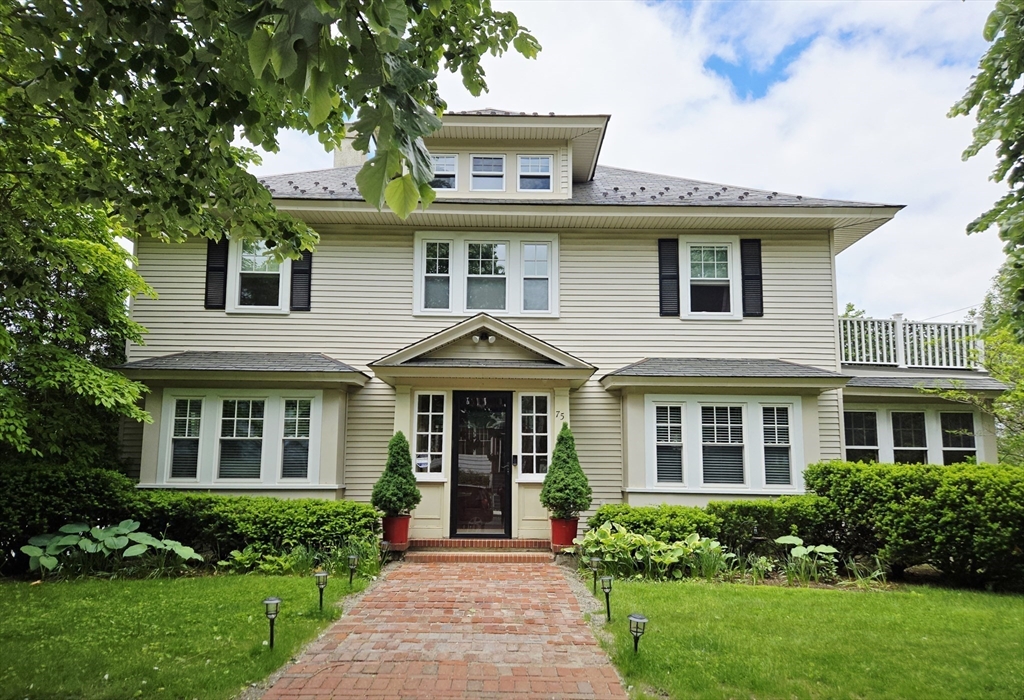 75 Hillcroft Ave, Worcester, Massachusetts, 4 Bedrooms Bedrooms, 8 Rooms Rooms,1.5 BathroomsBathrooms,Residential,For Sale,Hillcroft Ave,73386375