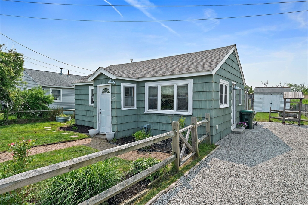 22 Mcarthur Ln, Marshfield, Massachusetts, 2 Bedrooms Bedrooms, 3 Rooms Rooms,1 BathroomBathrooms,Residential,For Sale,Mcarthur Ln,73386382