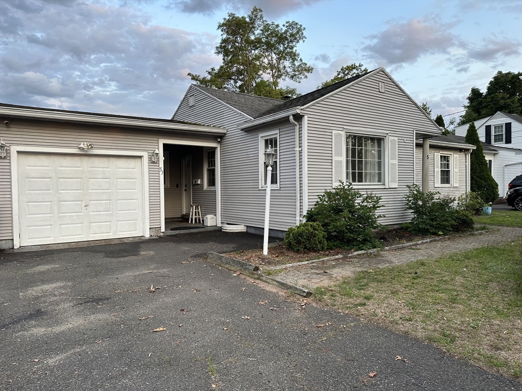 53 Canton St, Springfield, Massachusetts, 3 Bedrooms Bedrooms, 5 Rooms Rooms,1 BathroomBathrooms,Residential,For Sale,Canton St,73386455