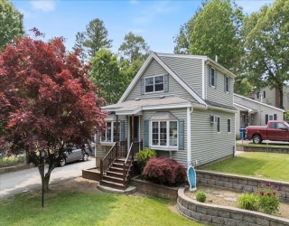 72 Heath St, Tewksbury, Massachusetts, 4 Bedrooms Bedrooms, 7 Rooms Rooms,2 BathroomsBathrooms,Residential,For Sale,Heath St,73386403