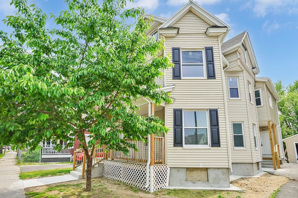 373-375 Orange St, Springfield, Massachusetts, 8 Bedrooms Bedrooms, 16 Rooms Rooms,2 BathroomsBathrooms,Residential Income,For Sale,Orange St,73381613