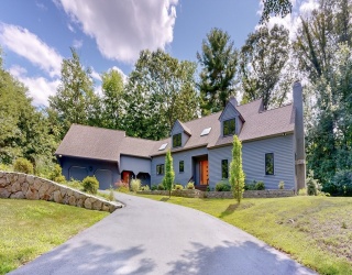 32 Garvey Rd, Framingham, Massachusetts, 4 Bedrooms Bedrooms, 9 Rooms Rooms,3.5 BathroomsBathrooms,Residential,For Sale,Garvey Rd,73386351