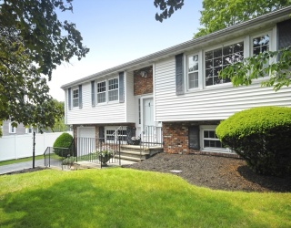 5 Apache Trail, Medford, Massachusetts, 4 Bedrooms Bedrooms, 8 Rooms Rooms,2 BathroomsBathrooms,Residential,For Sale,Apache Trail,73386573