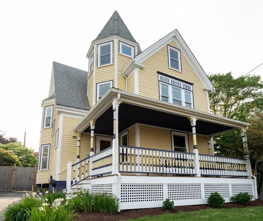 37 Chestnut St, Stoneham, Massachusetts, 3 Bedrooms Bedrooms, 6 Rooms Rooms,1.5 BathroomsBathrooms,Residential,For Sale,Chestnut St,73386440