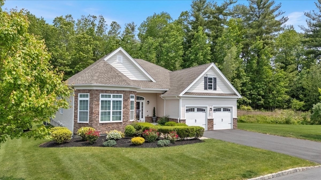 10 Sierra Court, Methuen, Massachusetts, 2 Bedrooms Bedrooms, 8 Rooms Rooms,2.5 BathroomsBathrooms,Residential,For Sale,Sierra Court,73386676