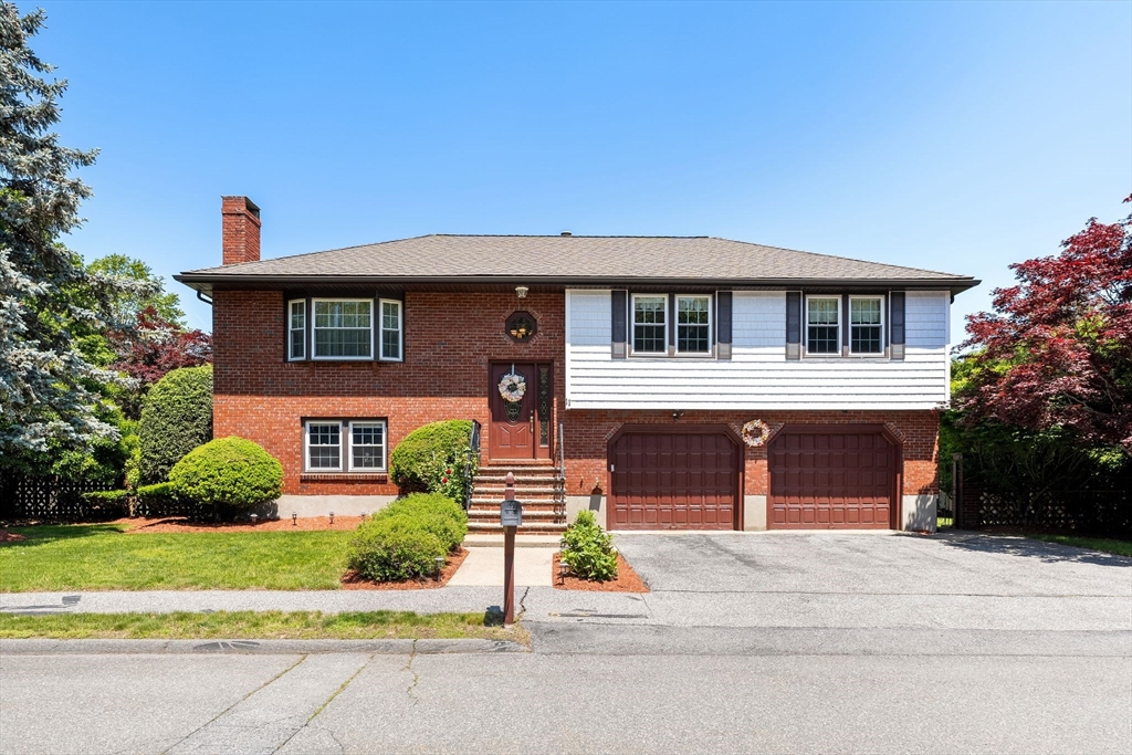 11 Sparhawk Cir, Stoneham, Massachusetts, 4 Bedrooms Bedrooms, 9 Rooms Rooms,3 BathroomsBathrooms,Residential,For Sale,Sparhawk Cir,73386647